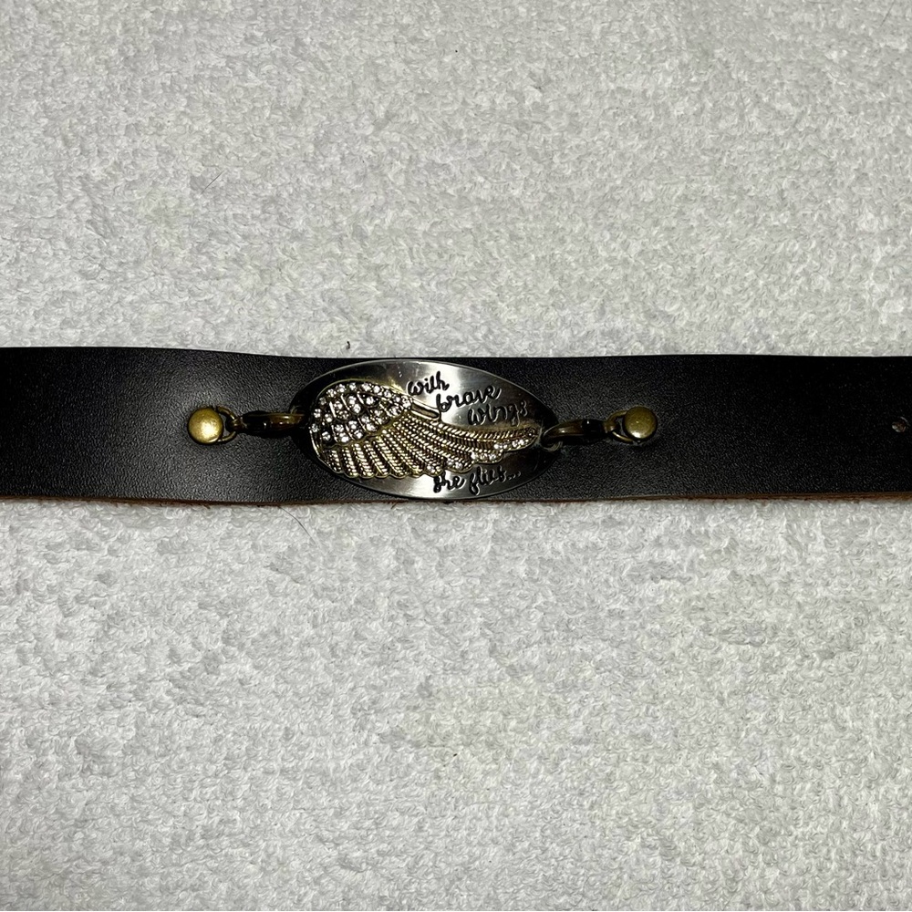Leather bracelet with interchangeable charms